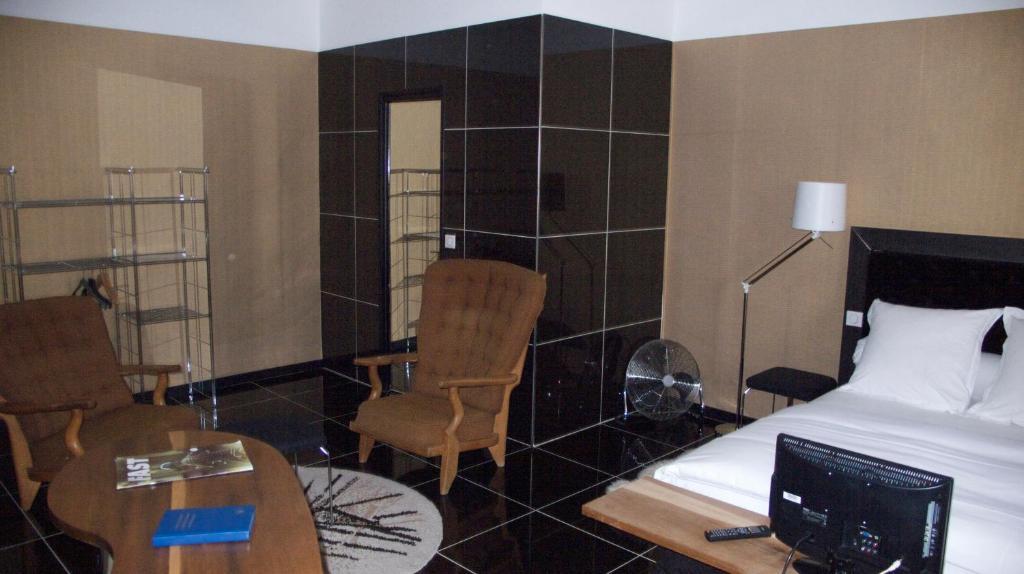 Hotel Saint Trophime Arles Kamer foto